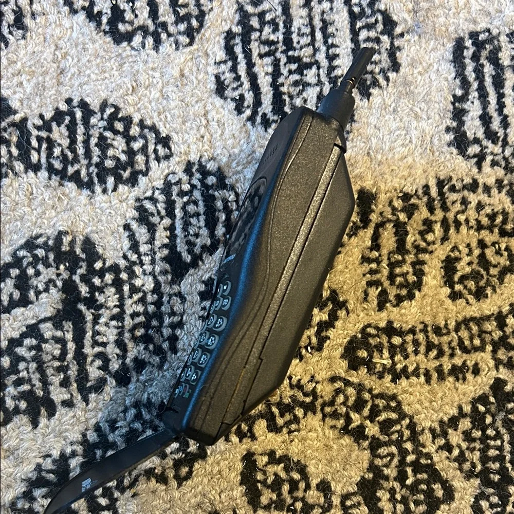 Vintage 1988 Motorola Black Flip Cell Phone